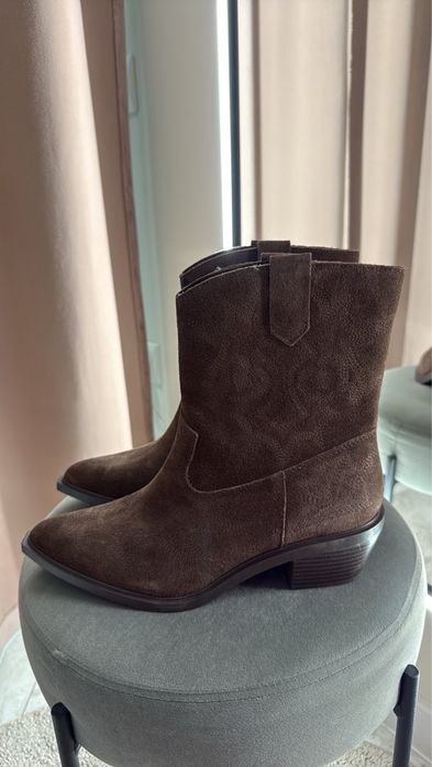 Коричневі замшеві козаки Stradivarius всі розміри