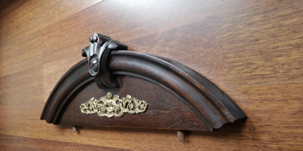 Korona, górka do zegara z mosiężną aplikacją 39 cm