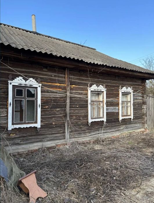 Будинок смт.Ріпки на березі річки