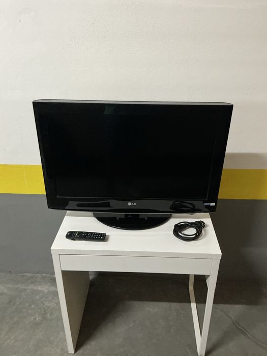 TV  LG 32LH301C (32 polegdas) em excelente estado e a funcionar perfeitamente