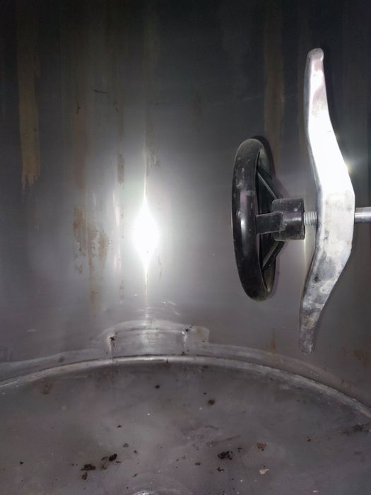 Cubas de inox 330L + 500L+-. Usadas em razoável estado de conservação.