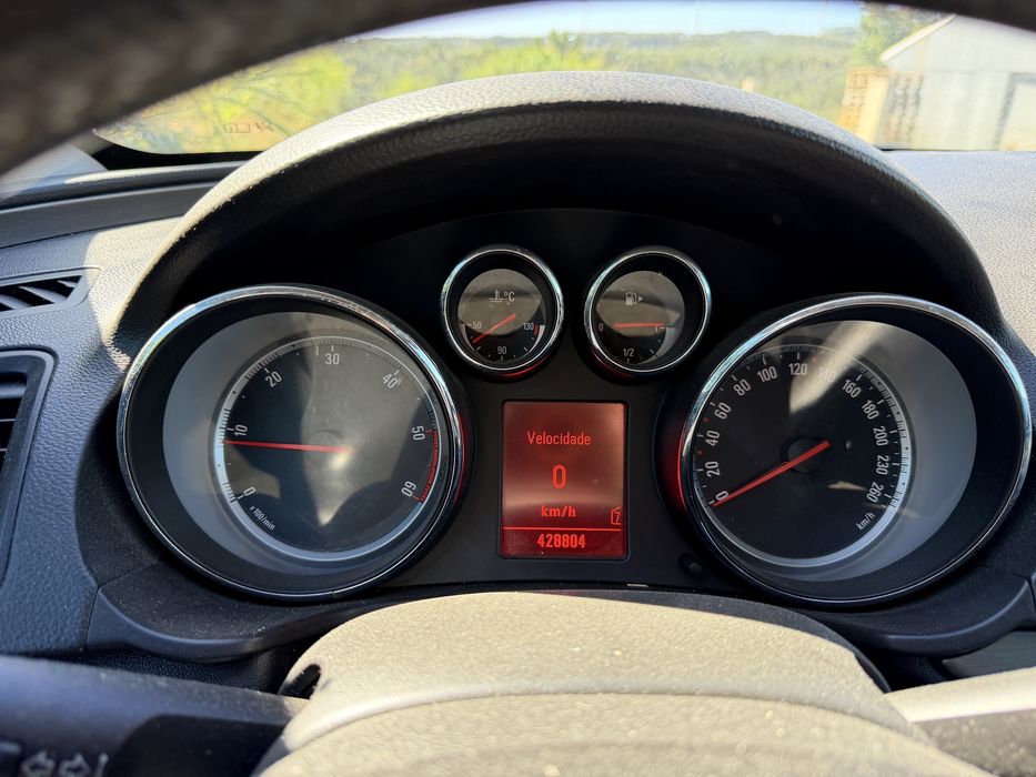 Opel Insignia  2.0  2010