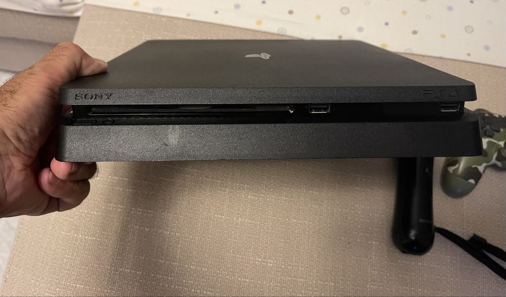 Consola PlayStation 4 desbloqueada com o software GoldHen