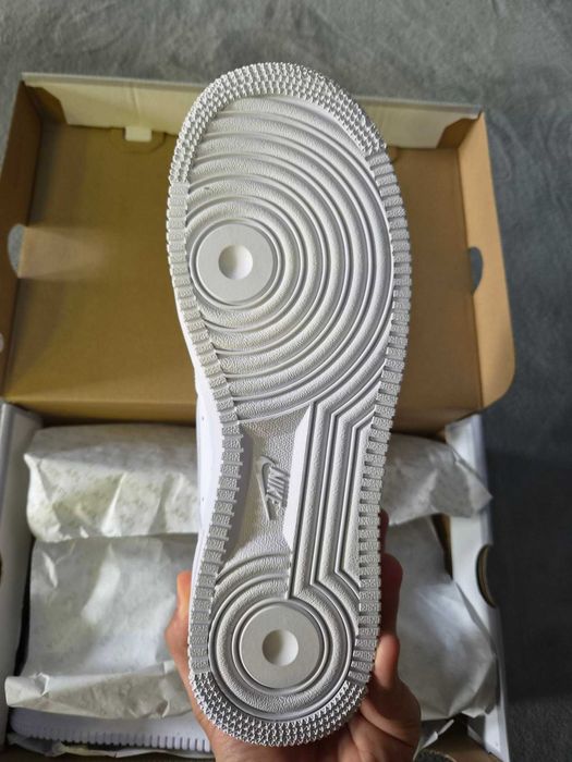 Nowe buty Nike Air Force 1 '07 Białe rozmiar 43
