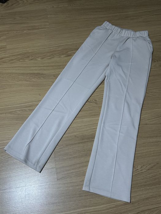 Прямые трикотажные штаны со стрелками