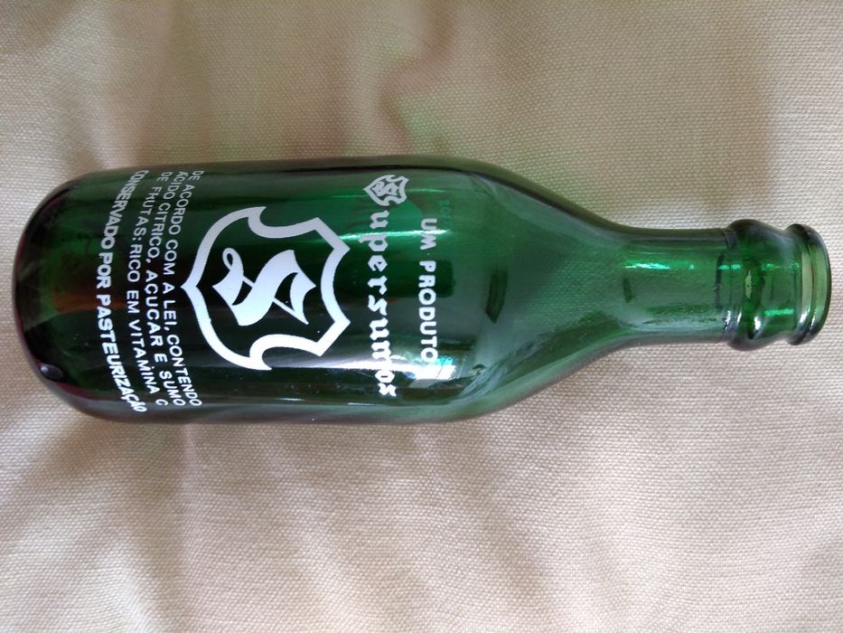 Garrafas de bebida antigas