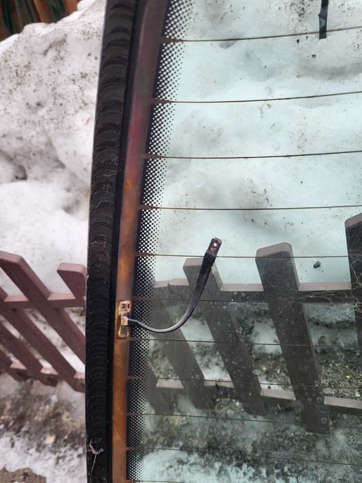 Продам заднє скло гольф 4