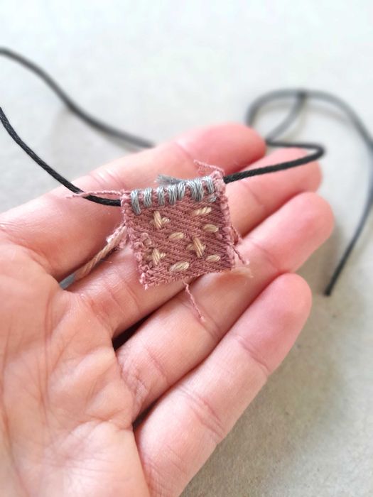 Pulseira de desejo com talismã bordado à mão Sashiko