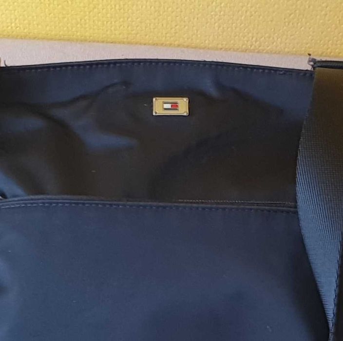 Oryginalna torebka nerka Tommy Hilfiger