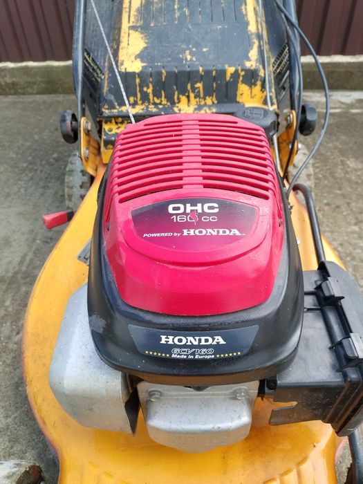 Газонокосарка Honda.