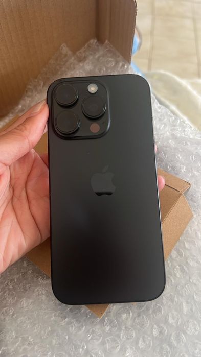 iPhone 16 pro usado e com marcas de uso