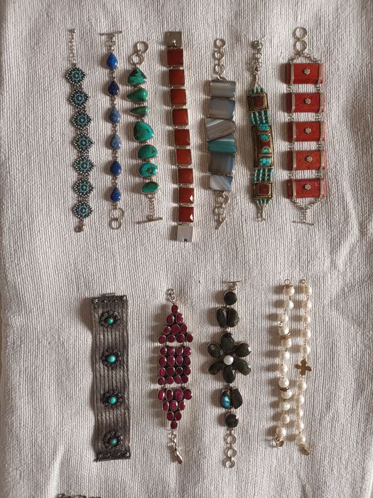 Pulseiras pedras preciosas e prata vários materiais