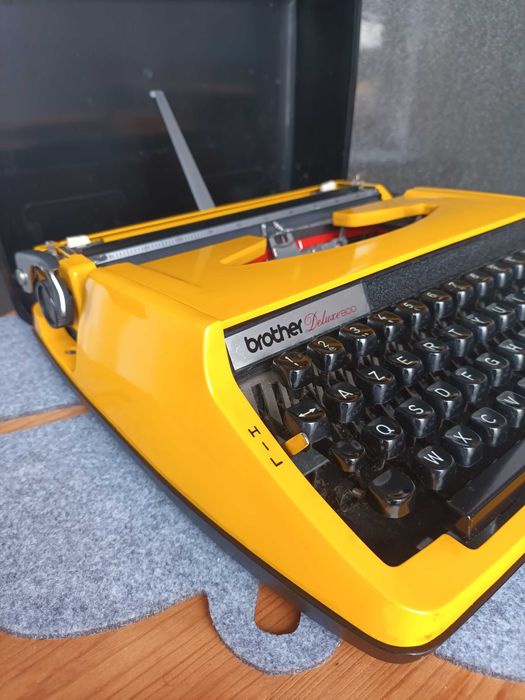 Máquina de escrever Brother Deluxe 800