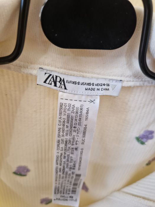 Поло ZARA в рубчик з вишитими квіточкам футболка