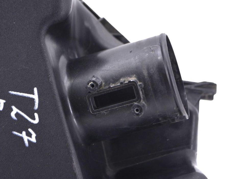 Корпус повітряного фільтра верхній TOYOTA AVENSIS T27 2012-2015 17705-