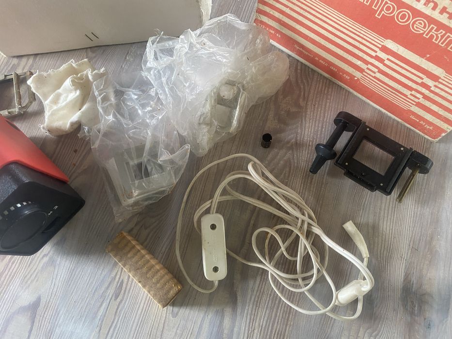 Rzutnik do slajdów Sputnik 2 ruski rosyjcki slajdy projektor prl