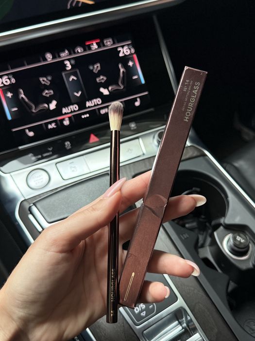 Пензлики Hourglass