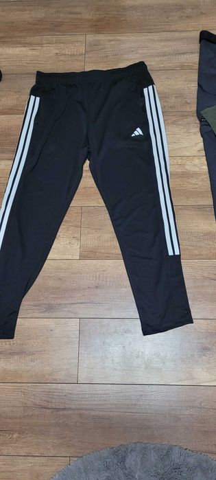 Męskie spodnie dresowe Adidas