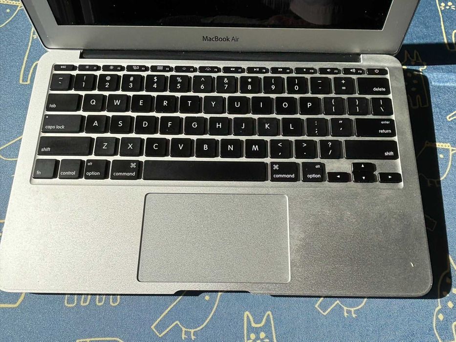 Macbook Air Retina 11" | 4gb ram | 128 ssd | Early 2015