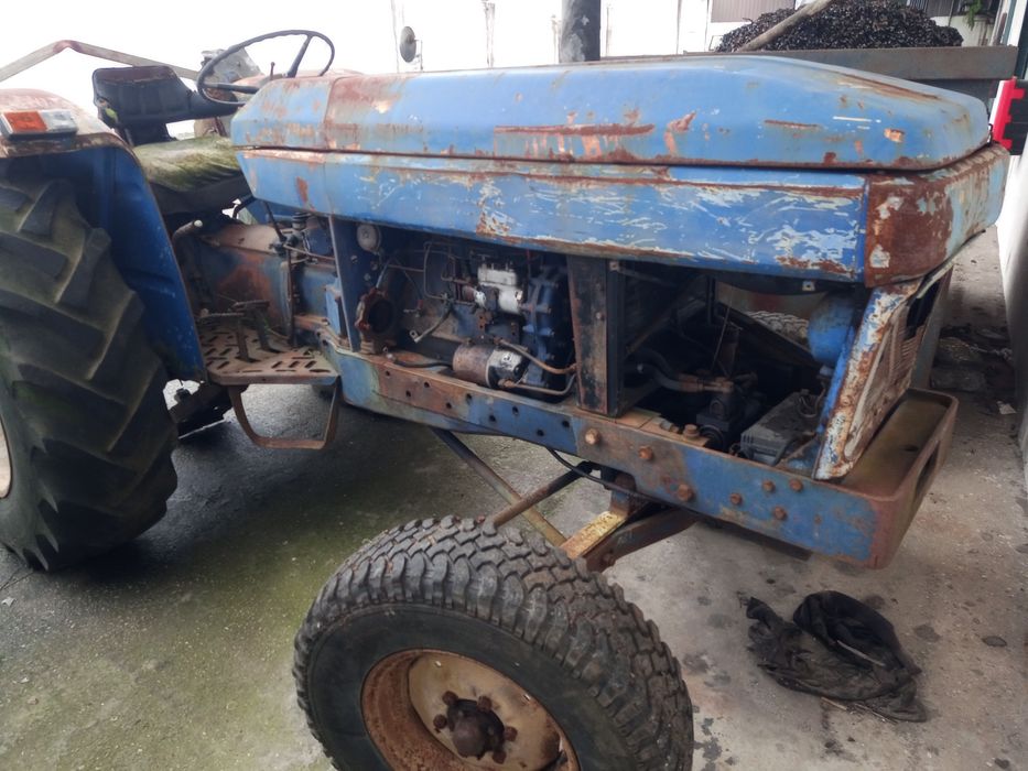 Trator leyland 262 com direção hidráulica