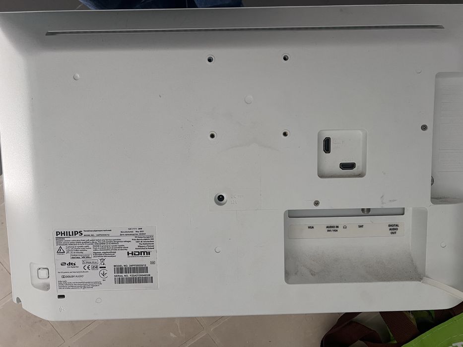 Tv philips 24 polegadas 12v para peças( ecra avariado)