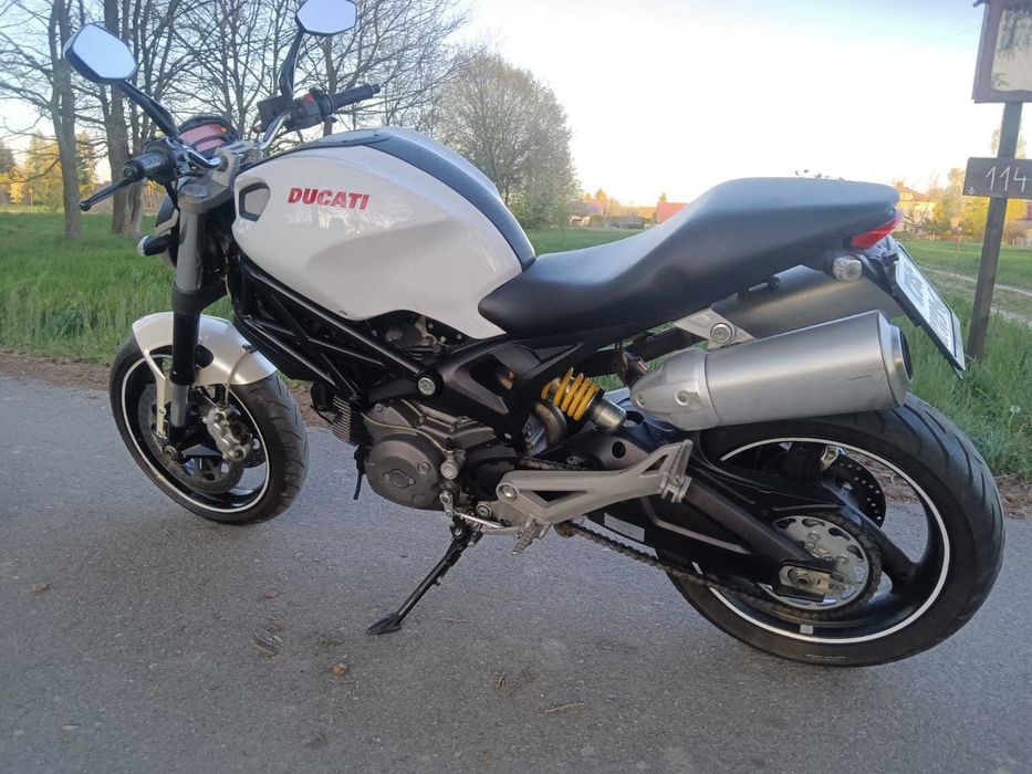 Ducati Monster 696