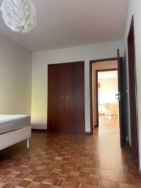 Quarto c/closet em apartamento T3, em Telheiras, Lisboa