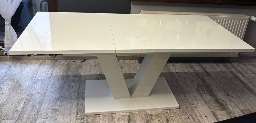 Sprzedam stół z krzesłami