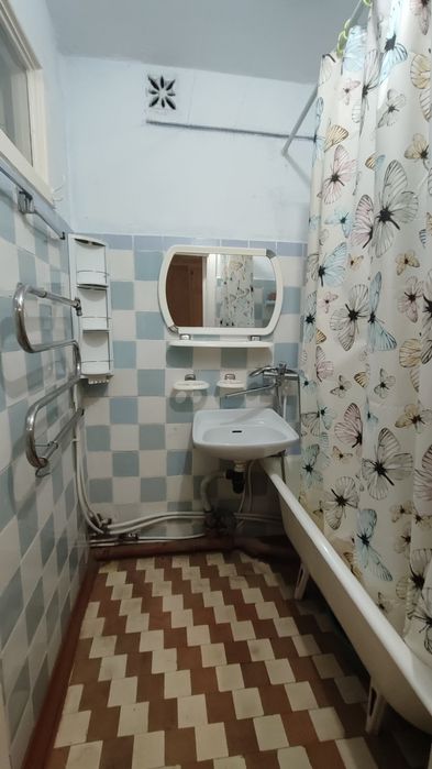 Продам2к квартиру ,що знаходиться вул Чумацький Шлях буд.18