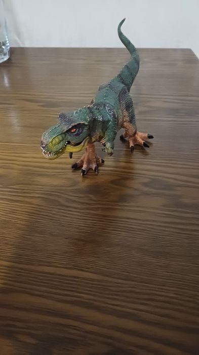 Игрушка динозавр