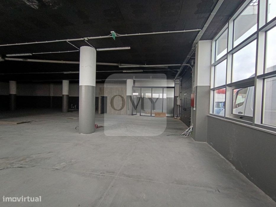 Reservado, A estrear, armazém de 580 m2 na ZI de Constantim, Vila Real