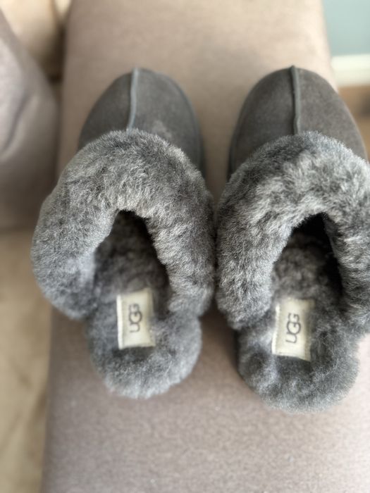 Сірі уги від UGG