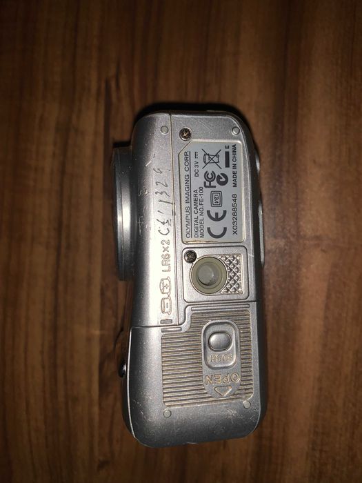 Damaged Olympus FE-100 Digital Camera64343234729602124