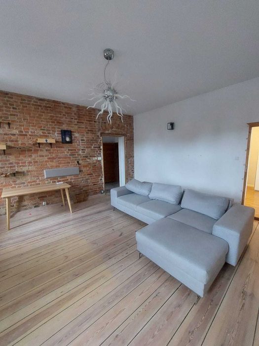Przestronne mieszkanie 68 m² 1. piętro - parking- piwnica