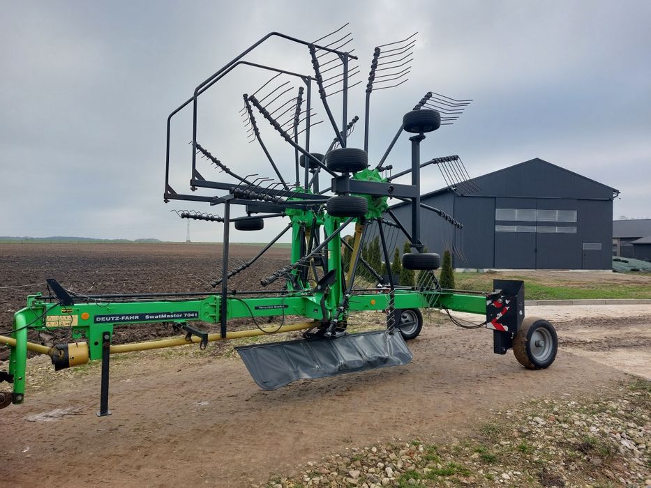Zgrabiarka dwugwiazdowa Deutz fahr Swatmaster 7041
