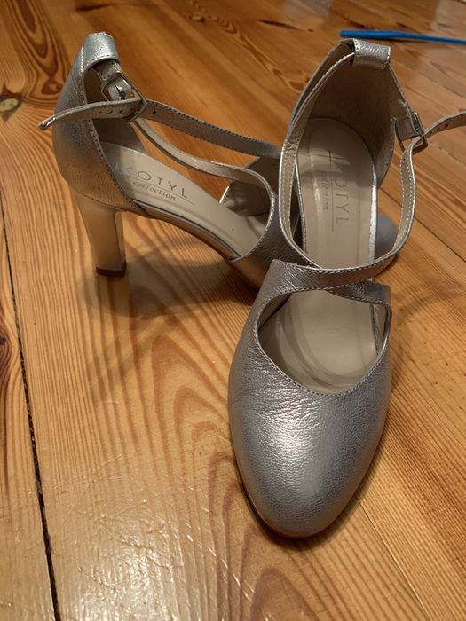 Srebrne buty kotyl