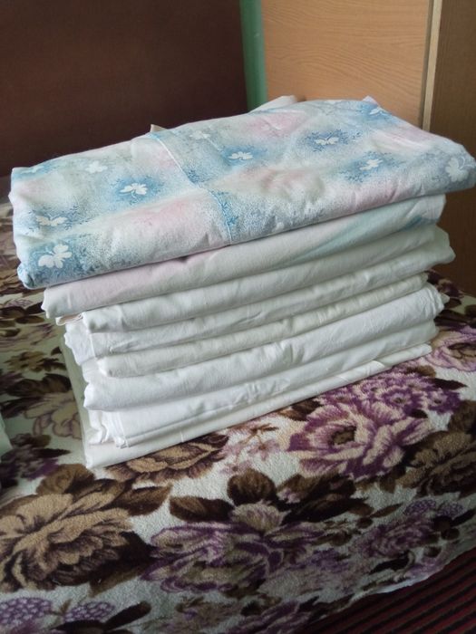 Пододеяльники ,простыни, наволочки.