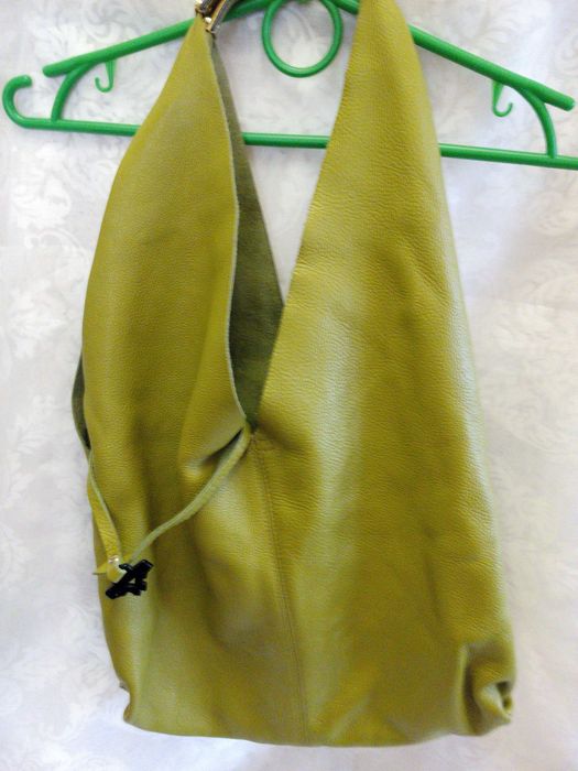 Стильная сумка из мягкой кожи  фисташкового цвета