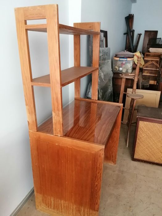 Secretaria com estante