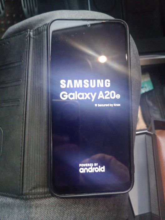 Samsung a20e e como nov