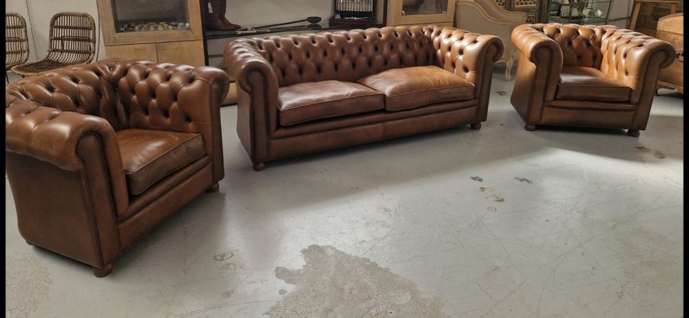 Sofa + ottoman Chesterfield