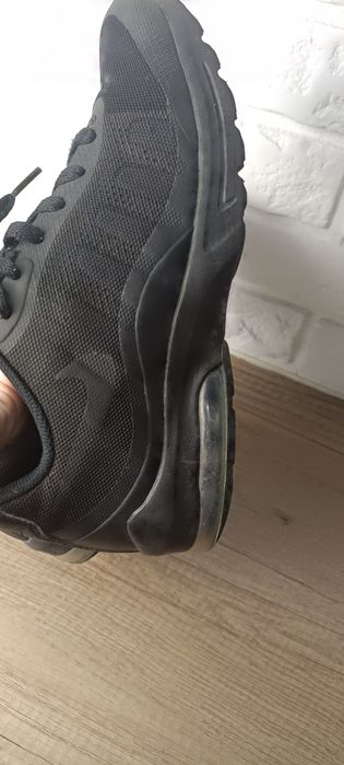 чорні кросівки Nike Air Max Invigor р.41