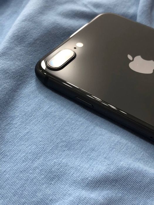 Продам айфон 8 плюс 64 гб