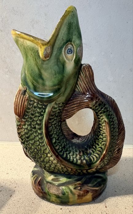 Para restauro Antiga jarra “peixe” em faiança das Caldas da Rainha