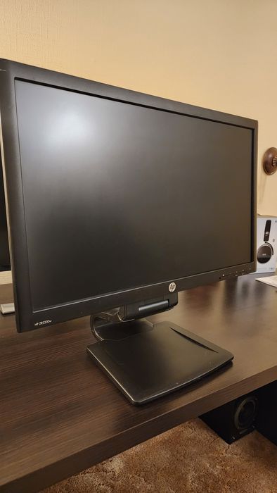 Монитор  HP ZR 2330