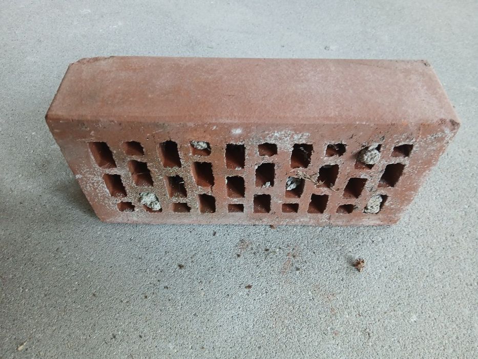 Klinkier cegła dziurawka