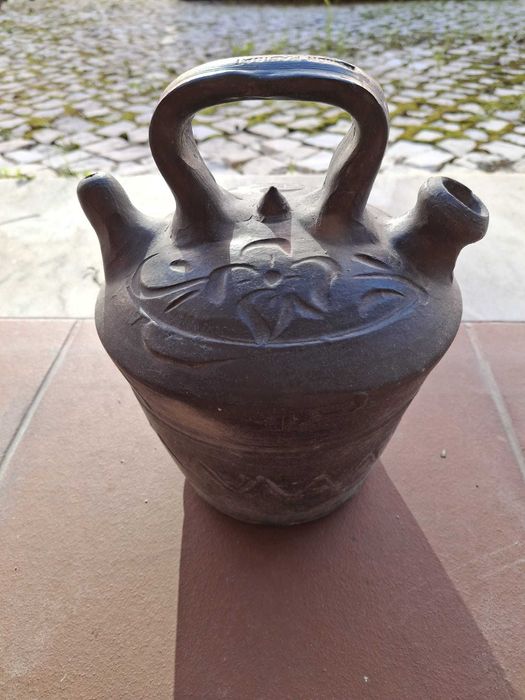 Cântaro de barro muito antigo