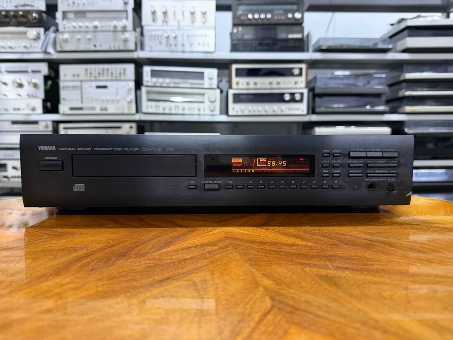 Odtwarzacz płyt CD Yamah CDX-730E Audio Room