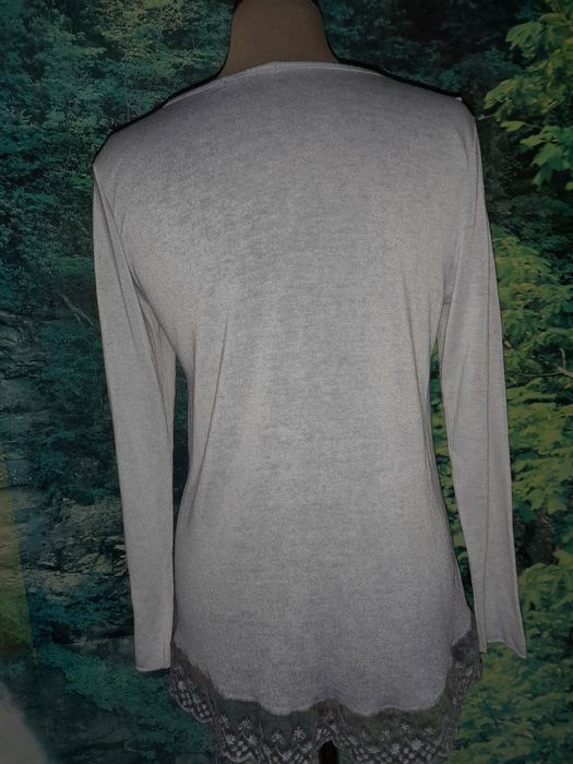 Bluzeczka sweterek niebieski Z koronkami