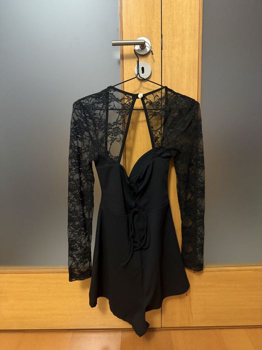 Vestido/macacao preto com mangas em renda